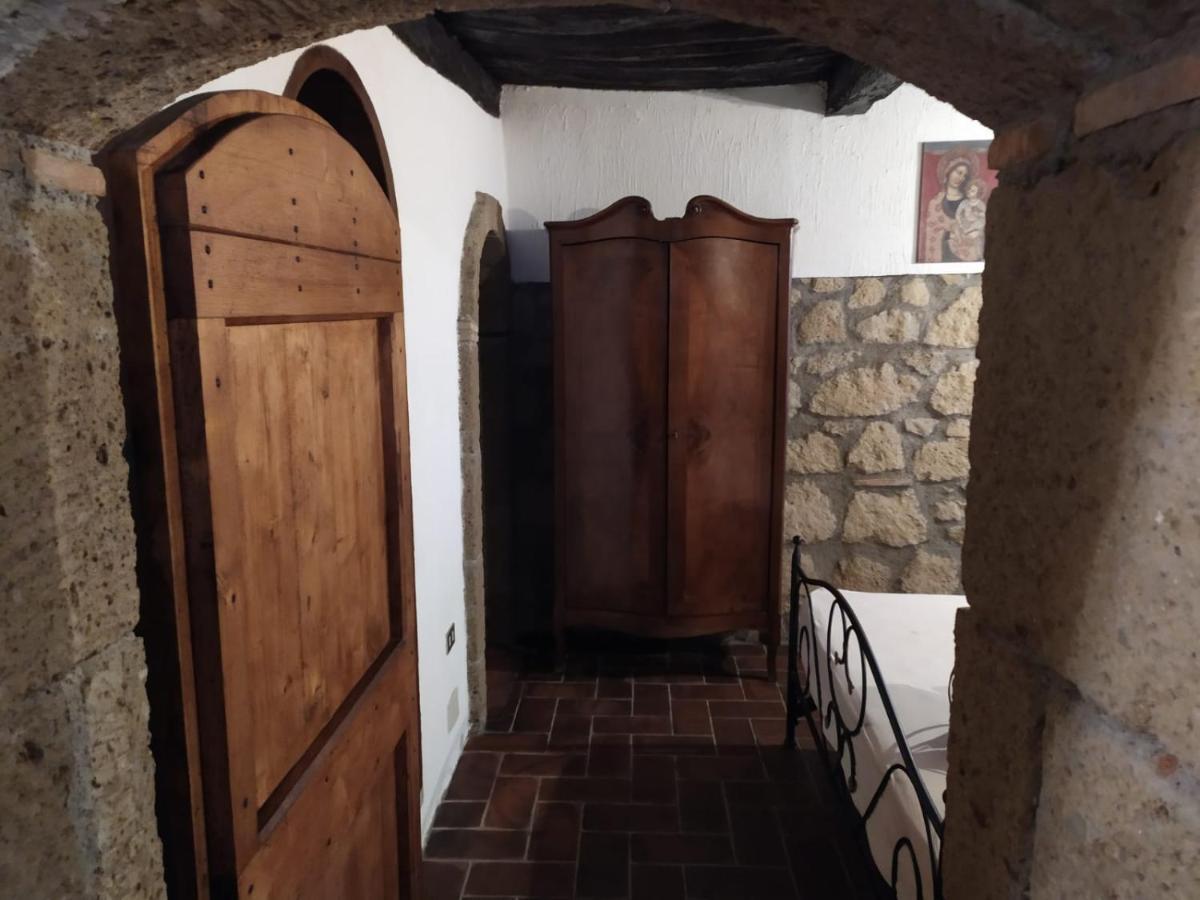 La Chascona Di Farnese Casa Di Tufo Nel Borgoアパートメント エクステリア 写真