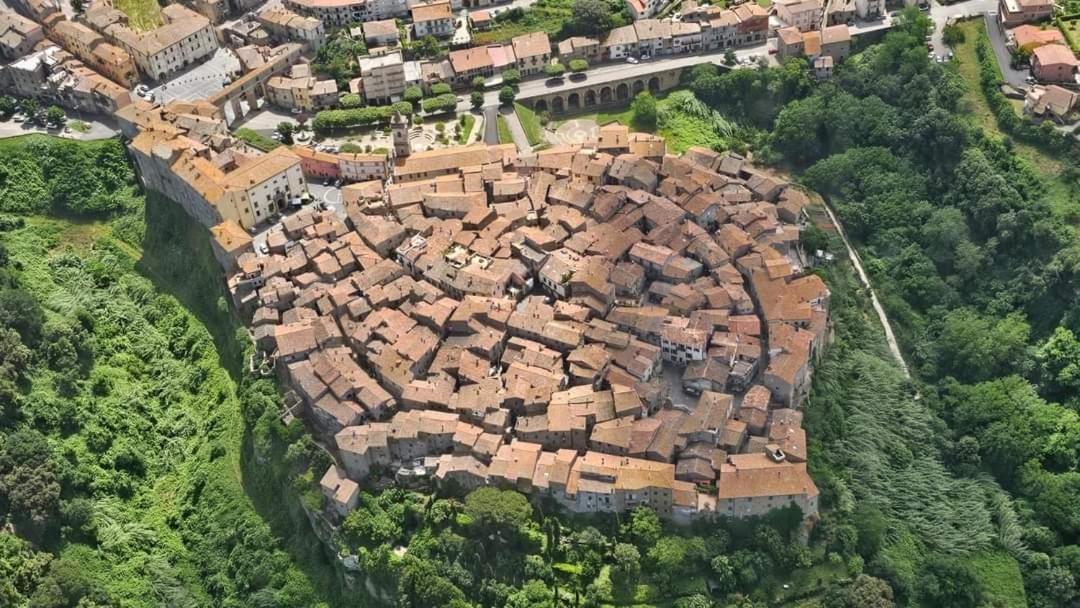 La Chascona Di Farnese Casa Di Tufo Nel Borgoアパートメント エクステリア 写真