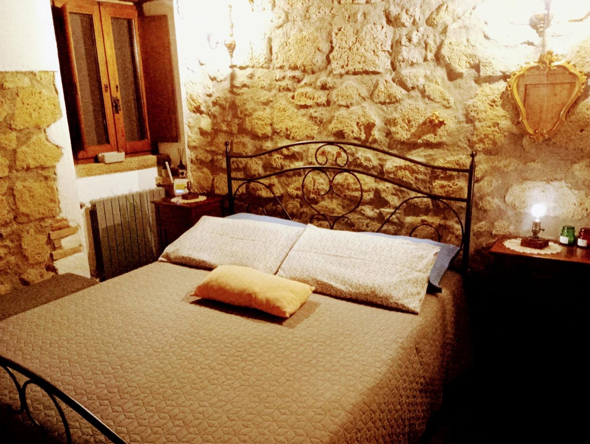 La Chascona Di Farnese Casa Di Tufo Nel Borgoアパートメント エクステリア 写真